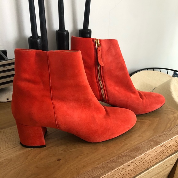 round toe suede boots